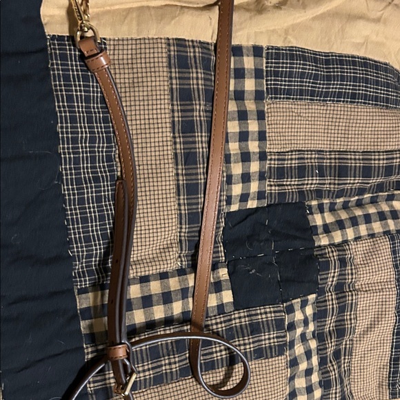 Michael Kors Elegant Brown and Tan Shoulder Bag - Picture 3 of 3